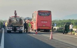 Xe khách va chạm với xe đầu kéo trên cao tốc, 9 người thương vong