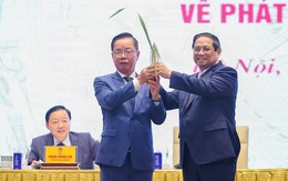 Tặng Thủ tướng món quà 1.247 hạt, ông Trần Mạnh Báo đề xuất gì trong lĩnh vực “xương sống” của kinh tế?