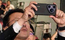 Sếp Huawei "vô tình" để lộ smartphone cao cấp mới với cụm camera siêu khủng