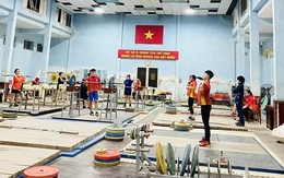 Gánh tạ từ tuổi...13