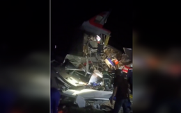 Nga: Tàu chở khách trật bánh do sập cầu, nhiều người thương vong