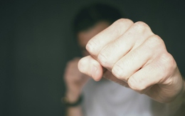 Con rể hành hung khiến bố vợ biến dạng mặt, mất thị lực vĩnh viễn