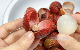 Thứ ai cũng vứt sau khi ăn vải lại chính là "thuốc quý", công dụng đỉnh khó tin