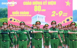 Chiến sĩ luyện tập dưới nắng lửa, chuẩn bị diễu binh Quốc khánh 2/9