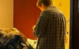 Trời nóng gần 40 độ, vợ chồng tôi đi làm vừa nóng vừa mệt nhưng tối đến cứ đặt lưng lên giường là bố chồng lại gõ cửa cồng cộc