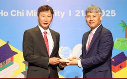 HLV Kim Sang-sik nhận thêm trọng trách