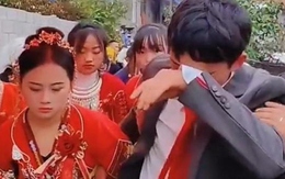 Chú rể bật khóc nức nở trong đám cưới, lý do gây bất ngờ