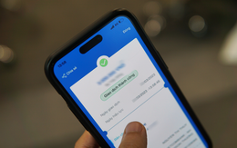 Chuyển khoản nhầm 15 triệu đồng cho nhân viên ngân hàng để mua bảo hiểm, người đàn ông Hà Nội thao tác lấy lại tiền thì bị trừ 145 triệu đồng