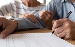 Con trai cả xây nhà 10 tỷ đồng báo hiếu, mẹ vừa qua đời, anh em kiện ra tòa đòi thừa kế: Tòa phán “tài sản không thuộc về người đứng tên sổ đỏ”