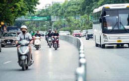 Người Hà Nội bất ngờ khi 2 tuyến đường có dải phân cách cứng