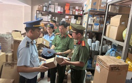 Cảnh sát bất ngờ kiểm tra một công ty