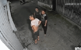 Gia đình bị phá sập cửa sắt vì nhắc nhở hàng xóm hát karaoke gây ồn ào