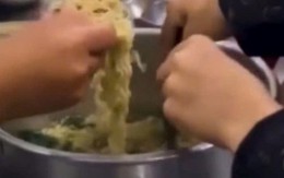 Thông tin mới vụ 11 học sinh ăn 2 gói mì tôm chan cơm