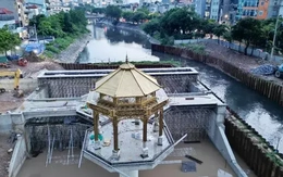 Đập tràn giữ nước có kiến trúc 'lạ mắt' đã hình thành trên sông Tô Lịch