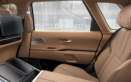 Công nghệ kính mới này giúp chủ xe Toyota khỏi sợ nhìn trộm vào bên trong mà không cần che rèm