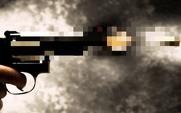 Đi uống cà phê, người đàn ông ở Vĩnh Long dùng súng bắn 2 người