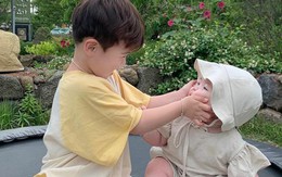 Nếu con đặc biệt thích chơi với anh chị lớn hơn, xin chúc mừng bố mẹ vì con là 1 em bé có TRÍ TUỆ XÃ HỘI phát triển sớm