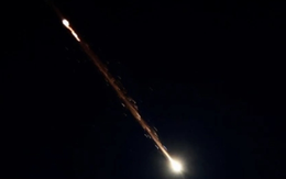 Iran phóng loạt tên lửa vào Israel sau khi ông Trump tuyên bố ngừng bắn