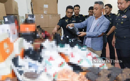 Theo dõi 3 tuần liên tiếp, cảnh sát đột kích 8 nhà kho phát hiện đường dây buôn bán trái phép xuyên biên giới, thu giữ 15.000 sản phẩm hàng nhái
