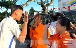 Đại gia đình đưa 21 sĩ tử đặc biệt ở Đà Nẵng đi thi