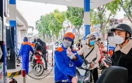 Giá xăng RON 95 tăng vượt 21.500 đồng/lít