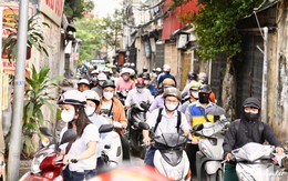 Hà Nội: Đường ngõ hơn 300 m xuống cấp, ùn tắc kéo dài