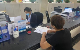 Nhận được tin nhắn báo tài khoản cộng thêm 500 triệu đồng, người phụ nữ bị yêu cầu phải trả lại 1 tỷ, ngân hàng khẳng định: Làm vậy là đúng