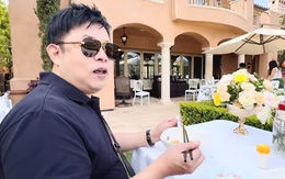 Nam ca sĩ Việt ngồi ăn bún bò Huế trong biệt thự 1750 tỷ tại Mỹ