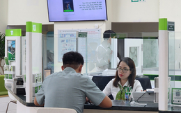 Sắp có thay đổi lớn khi rút tiền tại quầy giao dịch ngân hàng