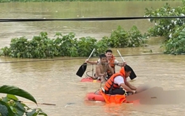 Hai cháu bé bị nước cuốn sau trận mưa lớn ở Thái Nguyên