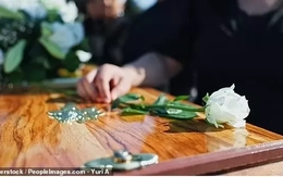 Bà cụ 88 tuổi tỉnh dậy trong quan tài khiến nhân viên tang lễ hoảng hồn