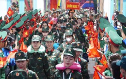 Gần 800 cán bộ, chiến sĩ rời TP HCM để tham gia diễu binh, diễu hành tại Hà Nội