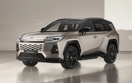 Toyota RAV4 PHEV bán chạy đến mức 'không giữ nổi xe ở đại lý'