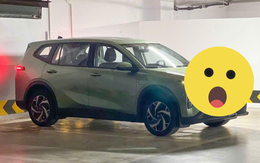 VinFast Limo Green lộ diện ngoài đời, ảnh tràn ngập mạng xã hội: Thiết kế của xe do người Việt làm 100%