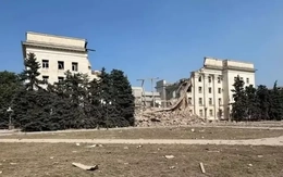 Không quân Nga đánh sập tòa hành chính Kherson