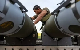 Mỹ thử bom ‘giá rẻ’ 227 kg có thể chẻ đôi tàu đối phương