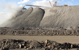 Trung Quốc 'bật đèn xanh' xuất khẩu mặt hàng Mỹ không thể sản xuất dù chỉ 1 gram, cứu nguy cho các ông lớn ô tô Mỹ