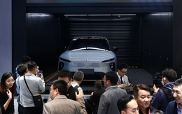 "Trạm xăng" cho xe điện ở Trung Quốc gây bức xúc vì điều vô lý: Pin tôi đang mới, sao bắt đổi lấy pin cũ?