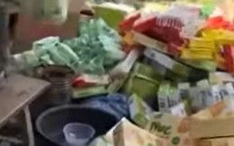 VIDEO: Xôn xao nhiều loại bánh kẹo, nước ngọt “nhập ngoại” bị vứt bỏ