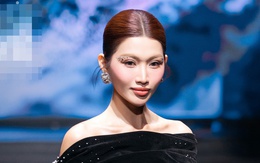 Chế Nguyễn Quỳnh Châu xuất hiện sắc sảo, khoe dáng nuột nà trên sàn catwalk