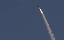 "Soi" từng quả tên lửa Iran phóng đến, Israel nhận ra điều gì?