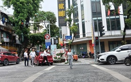 Đoàn du khách tố bị tài xế taxi "chặt chém" 1,5 triệu đồng cho đoạn đường chỉ vài trăm mét gần hồ Hoàn Kiếm