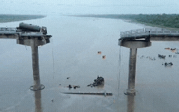 Kinh hoàng hiện trường cầu sập khiến xe tải treo lơ lửng, hàng loạt phương tiện rơi xuống sông