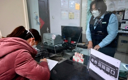 Gửi 35 tỷ đồng vào gói tiết kiệm kỳ hạn 6 tháng, 4 tháng sau ‘tá hoả’ vì tài khoản còn 0 đồng, ngân hàng thông báo: ‘Chính chị đã thực hiện 200 giao dịch’