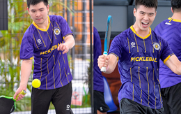 Thiếu gia nhà bầu Hiển rủ Văn Quyết, Duy Manh chơi pickleball, trận đấu căng như dây đàn, nhìn "phẩy vợt" mà choáng