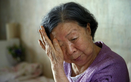 Nhiều người già ở một mình đã chuyển khoản hàng tỷ đồng để nhận quà: Cuối cùng nhận về thùng hàng rỗng, phần thưởng 0 đồng