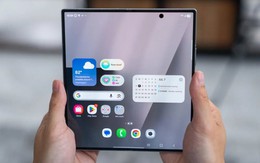 Galaxy Z Fold 7 ra mắt giá 47 triệu: Mỏng như tấm kính trên tay nhưng "tử huyệt" 4 năm vẫn chưa thay đổi