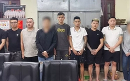 Hàng chục cô gái bị bán vào quán karaoke, ép ăn mặc gợi cảm phục vụ khách