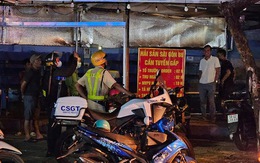 Cảnh sát khống chế nhóm người ở TP HCM cản trở CSGT làm nhiệm vụ