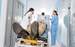 Vợ xoa bóp 1 vị trí khiến chồng phải nhập viện cấp cứu gấp: Bác sĩ nói "rất nguy hiểm… phải bỏ ngay"